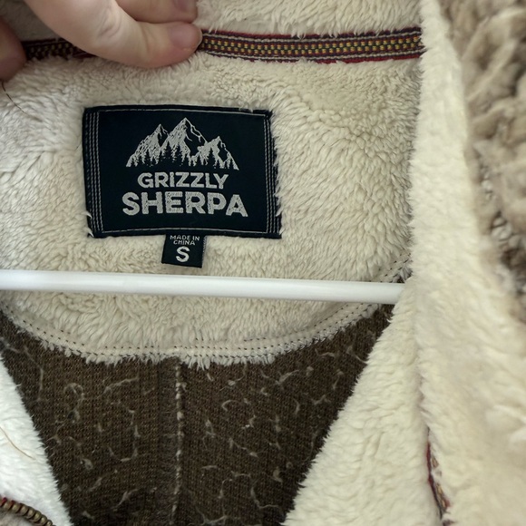 Women's Cozy Sherpa Jacket - Picture 3 of 5